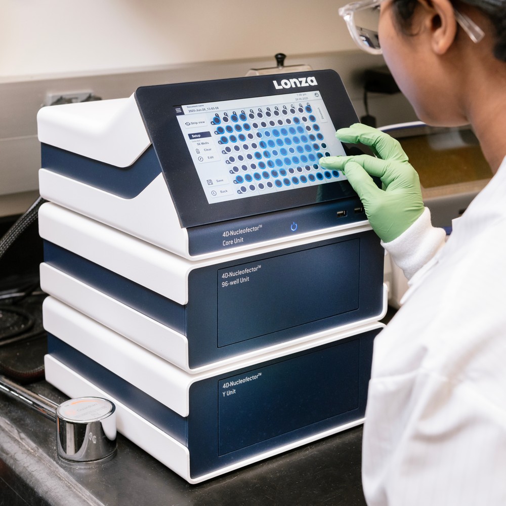A researcher at the touchscreen of a Lonza 4D-Nucleofector